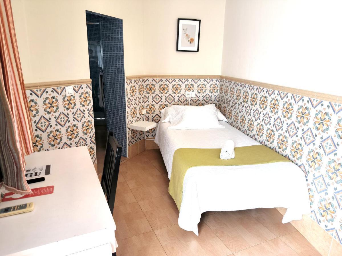 Single Room Private Bathroom,1355995988:JPEG