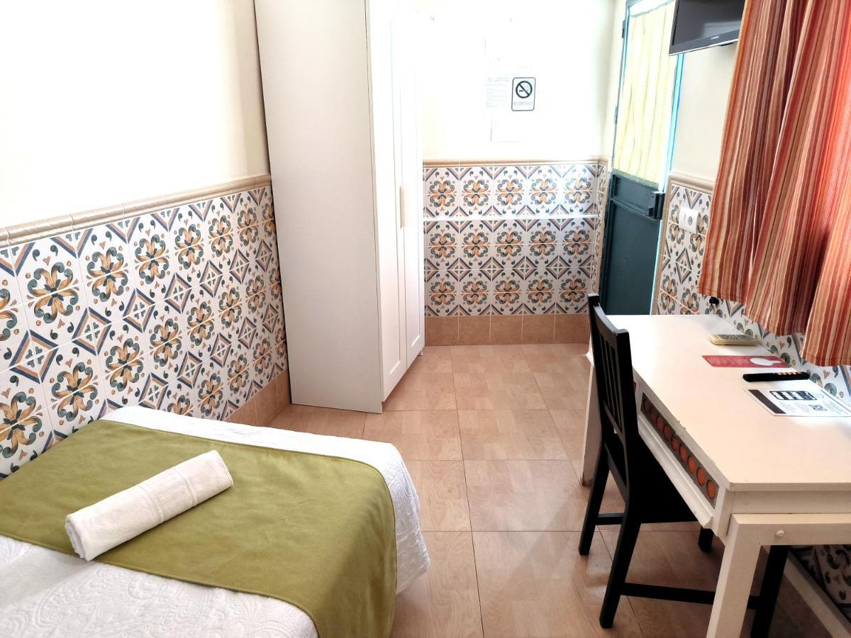 Single Room Private Bathroom