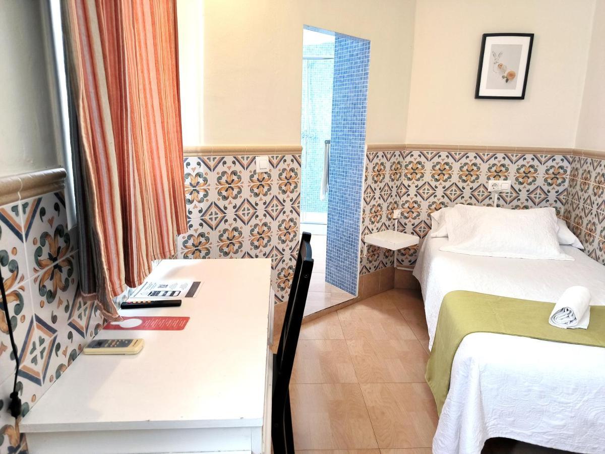 Single Room Private Bathroom