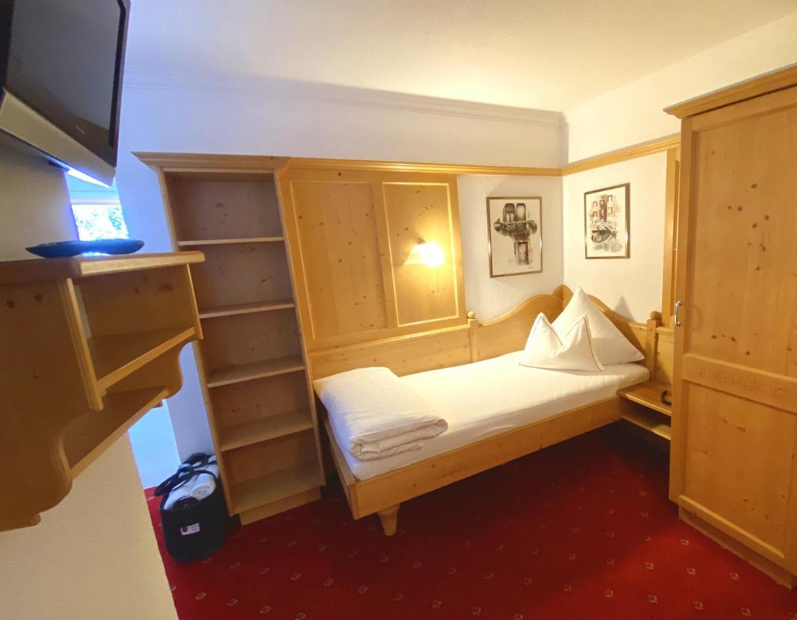 Single Room,1356084182:JPEG
