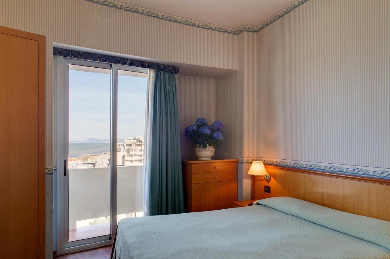 Double or Twin Room Sea View