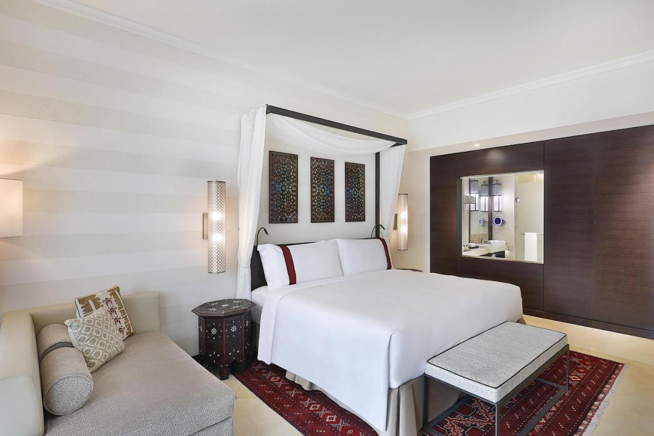 Classic King Room Balcony Lagoon View