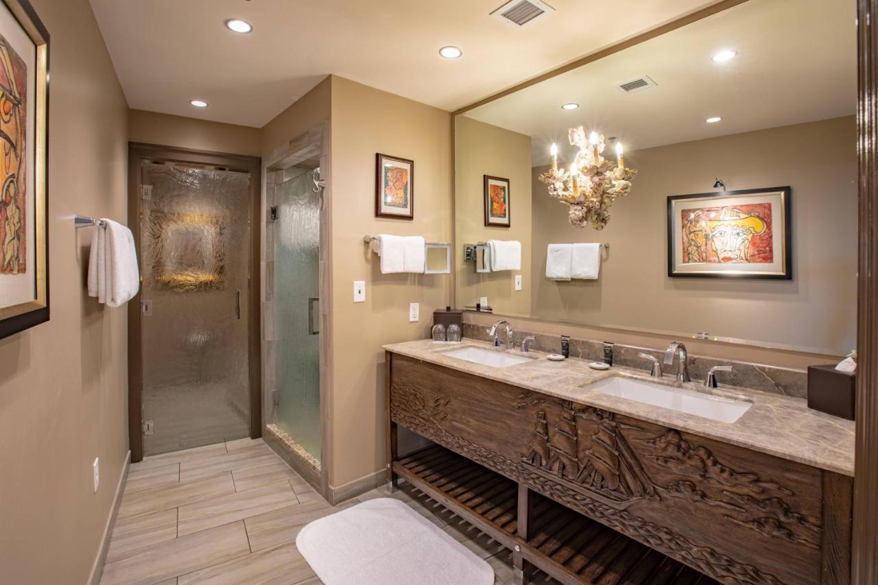 Corner King Room