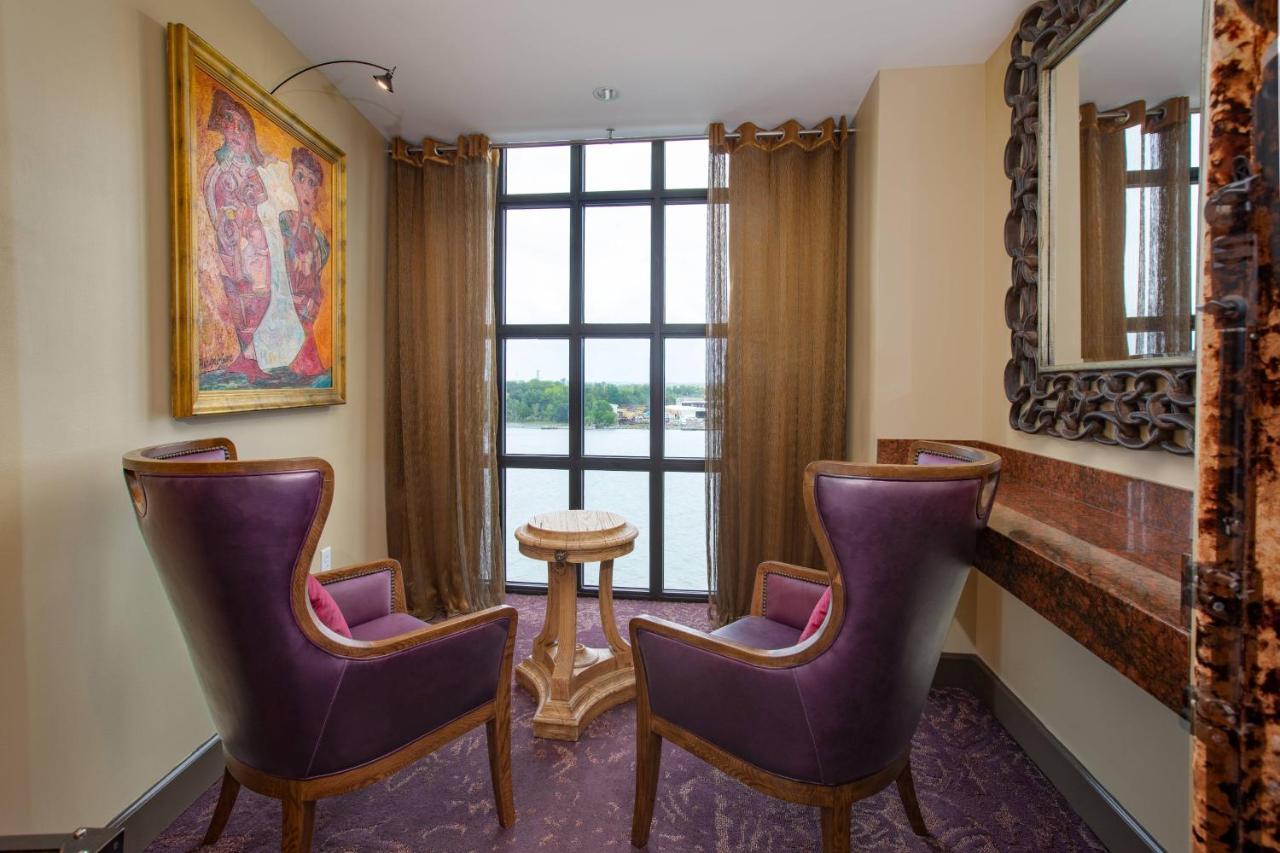 Corner King Room