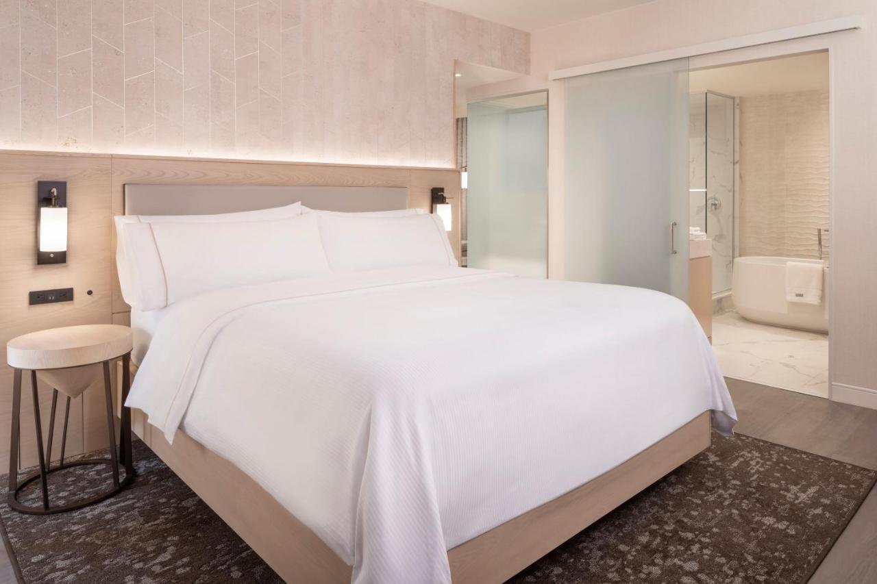 1 Bedroom Executive Suite with 1 King bed, Sofa bed