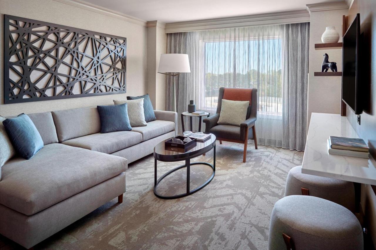 1 Bedroom Suite 1 King