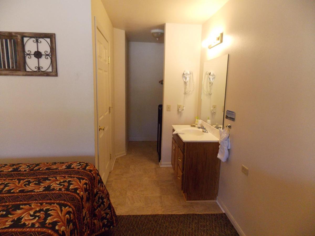 Deluxe Queen Room Two Queen Beds