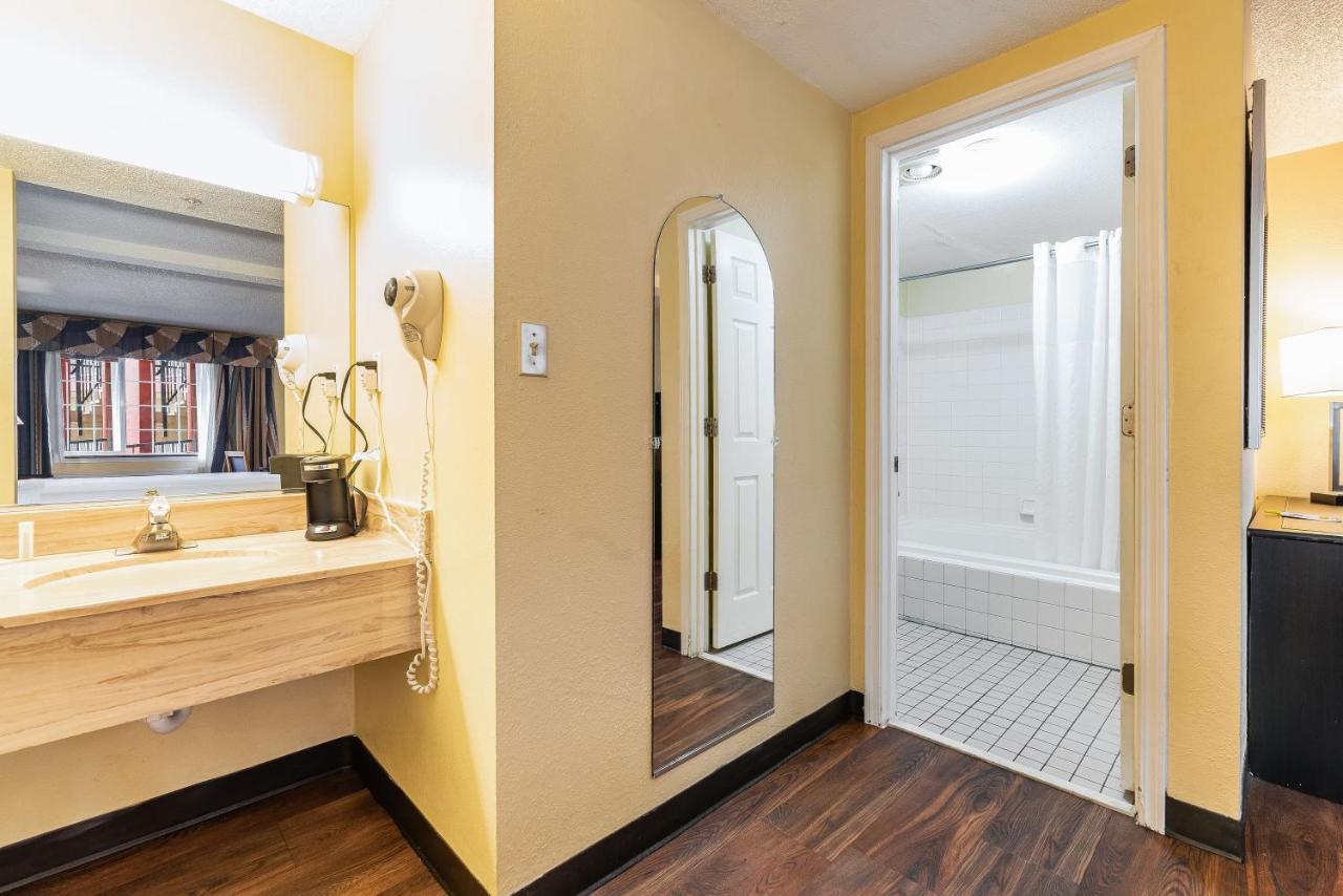 King Studio Suite Non-Smoking