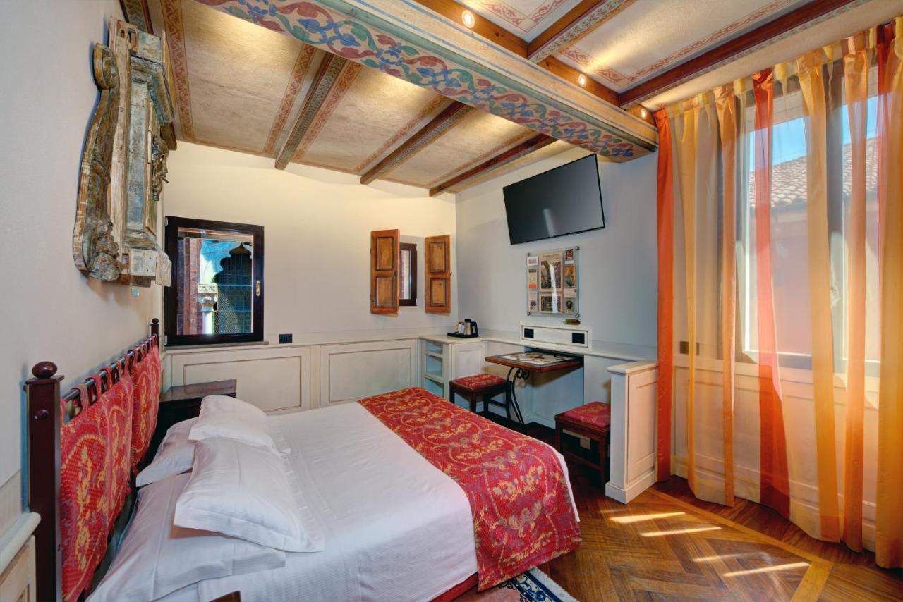 Deluxe Double Room,1356925874:JPEG