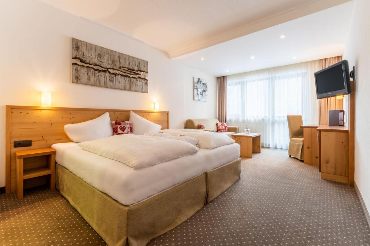 Double Room with Balcony and Mountain View,1357433462:JPEG