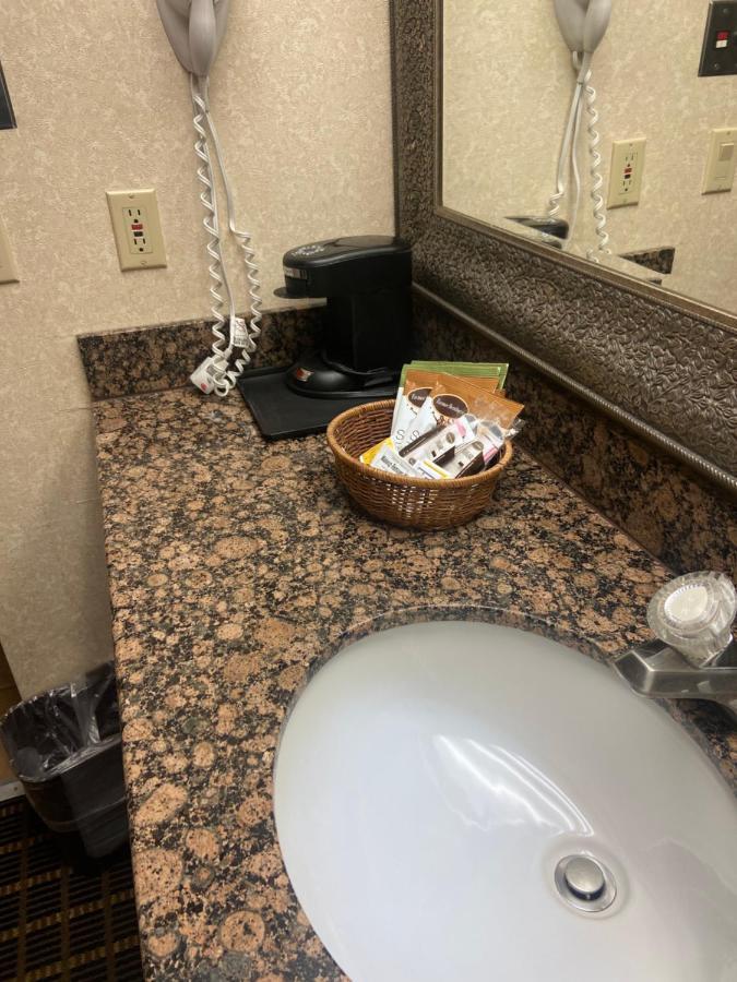 Queen Room - Non-Smoking,1357468778:JPEG