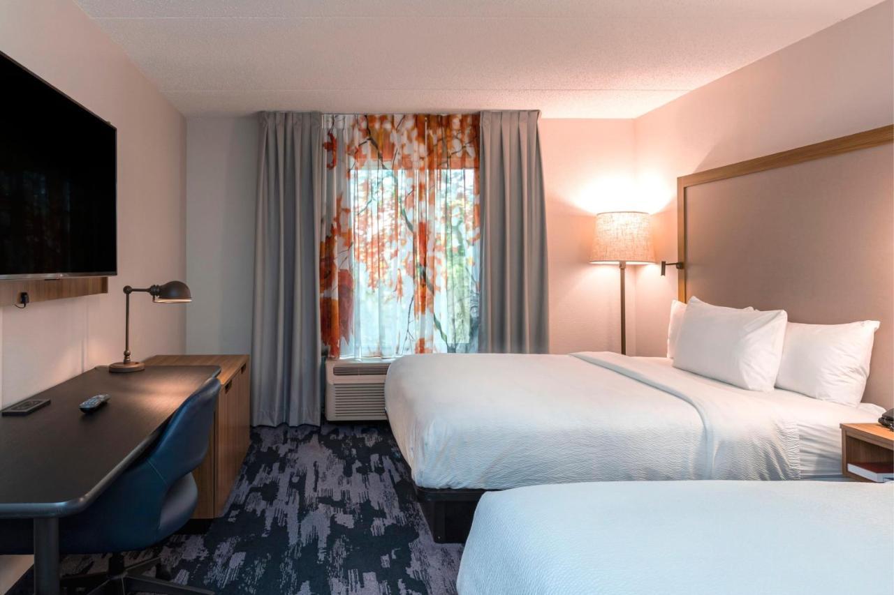 Queen Room Two Queen Beds Roll Shower Mobility Access or Hearing Accessible,1357470692:JPEG