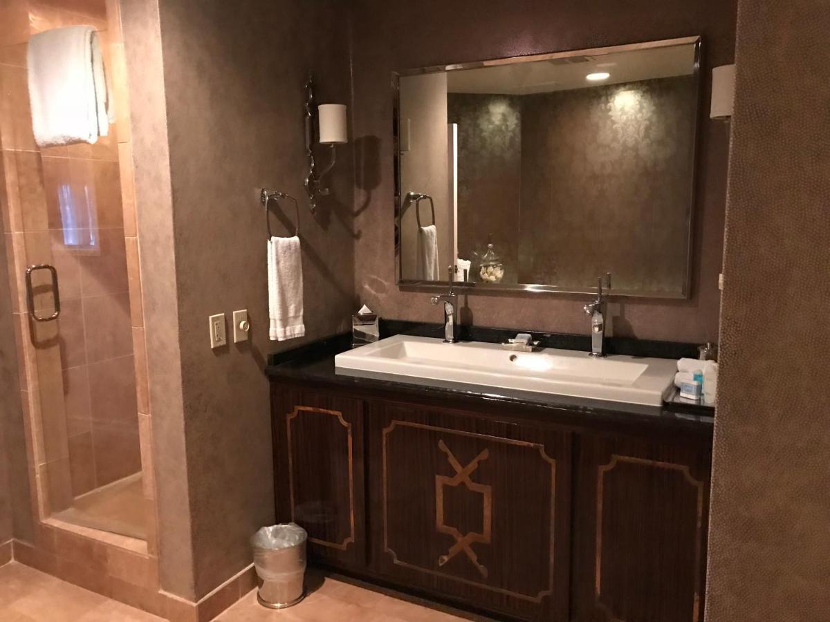 Luxury Suite Presidential 1 King Bed