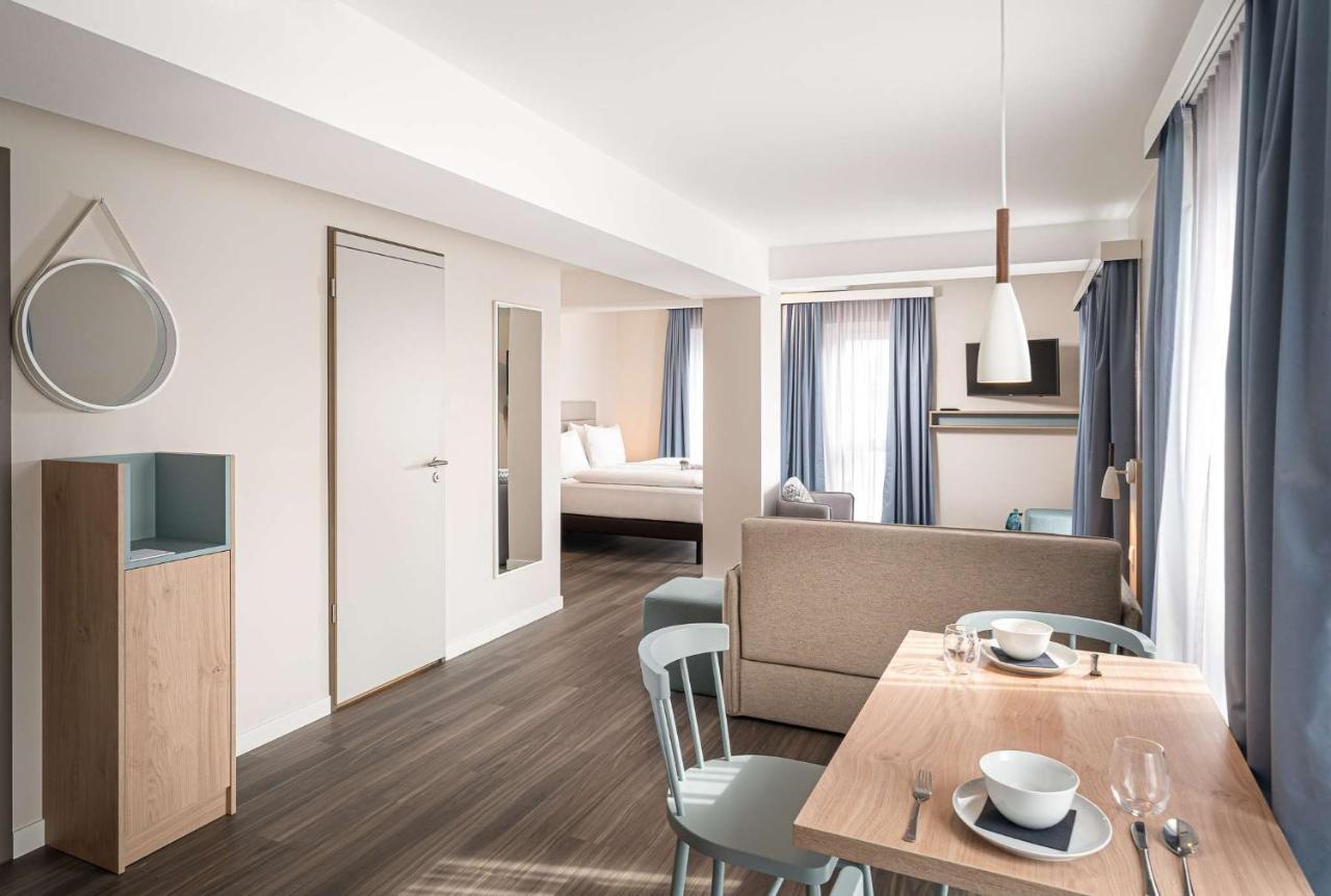 Deluxe Apartment,1758495081:JPEG