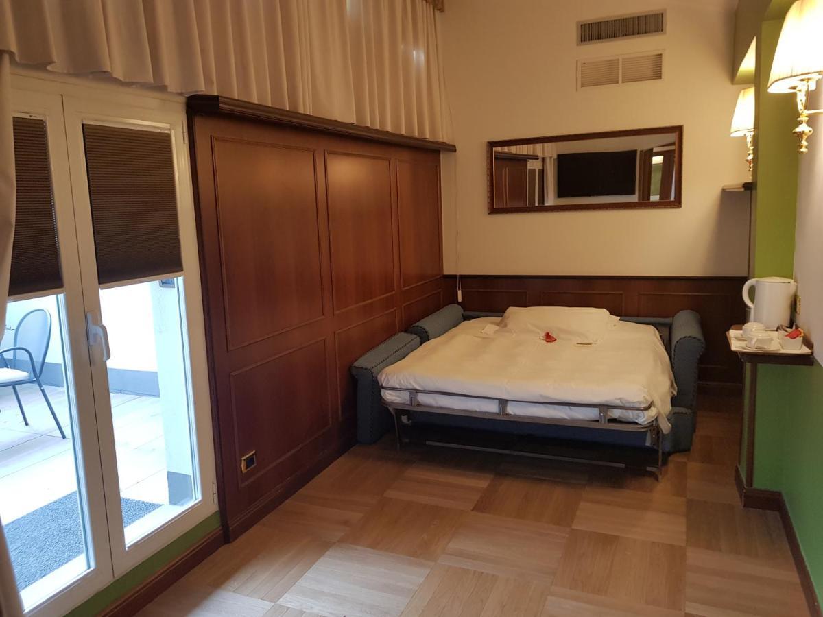 Family Room,1357634627:JPEG
