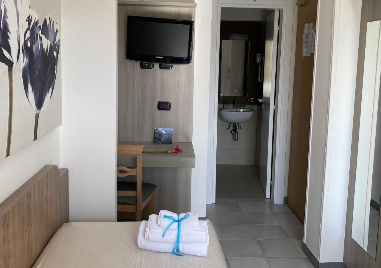 Single Room,1357692749:JPEG