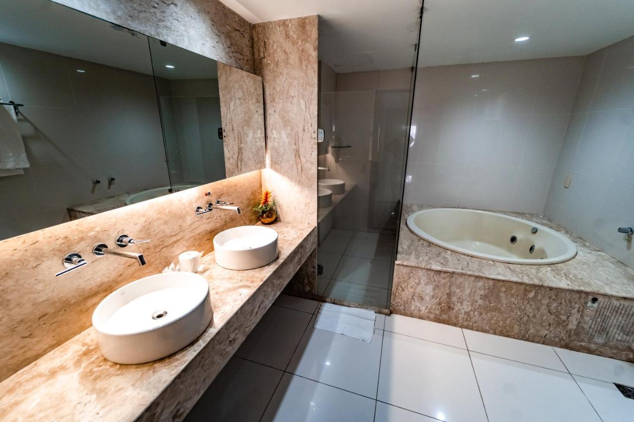 Deluxe Double Room Bath,1357693856:JPEG