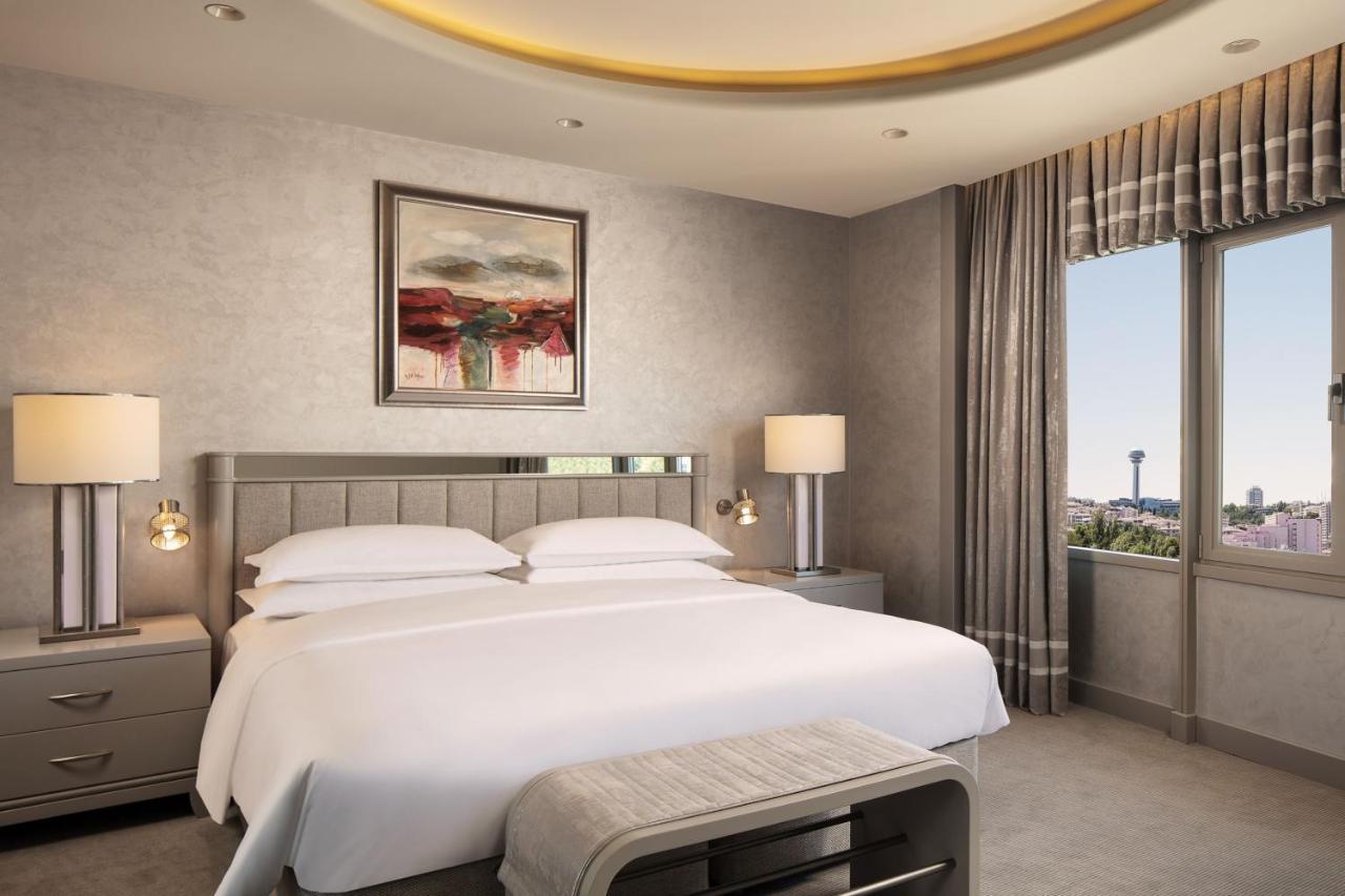 Executive Suite Lounge Access