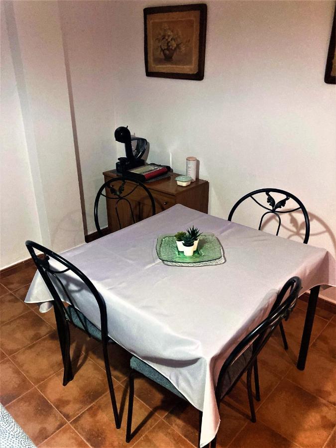One-Bedroom Apartment,1357795451:JPEG