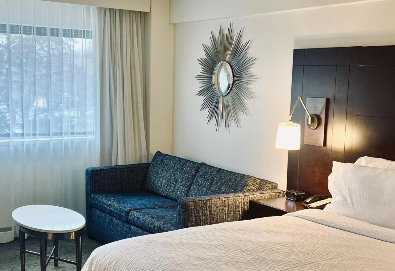 Standard King Room Sofa Bed