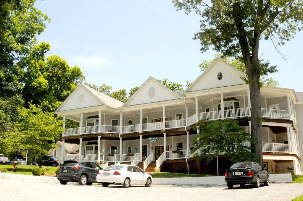 Honeymoon Suite