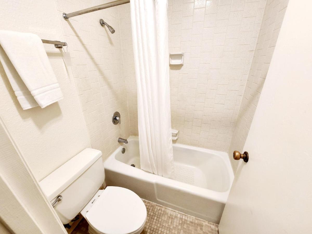 King Room - Non-Smoking