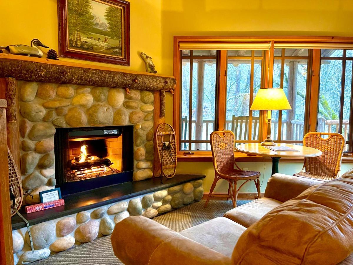 Cabin King Bed River View