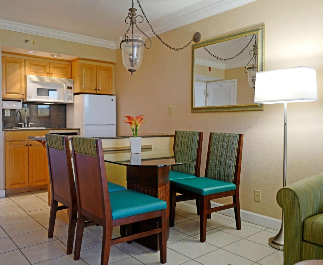 One Bedroom King Suite Island View