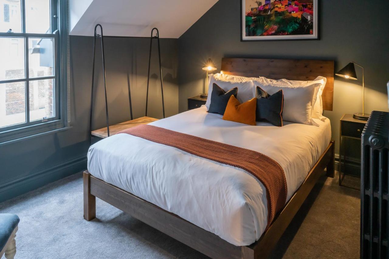 Three-Bedroom House,1376176436:JPEG