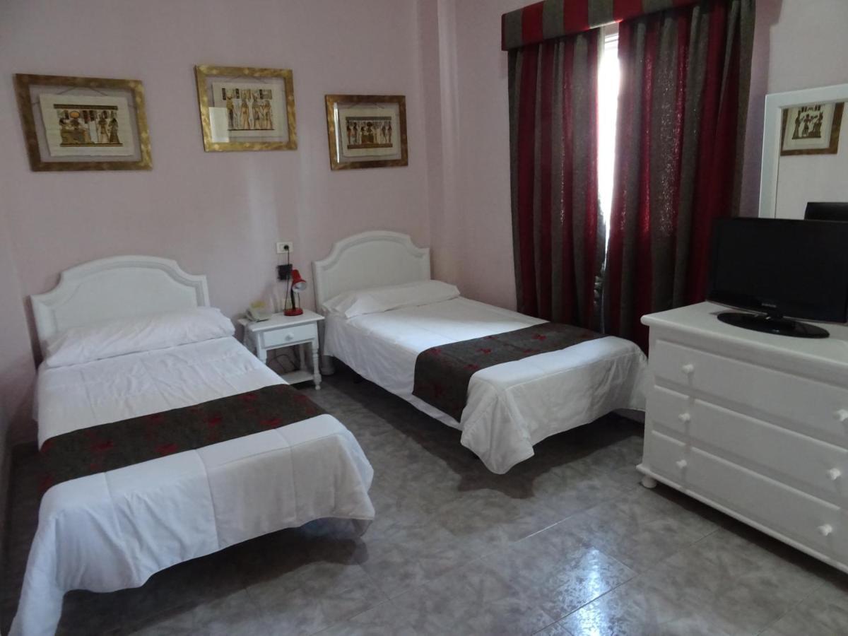 Twin Room,1360600340:JPEG