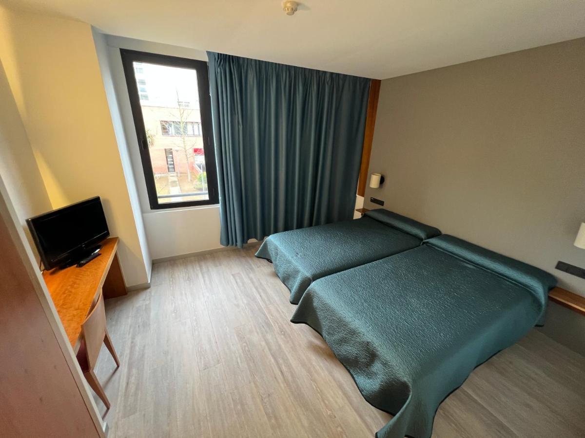 Twin Room,1360914536:JPEG