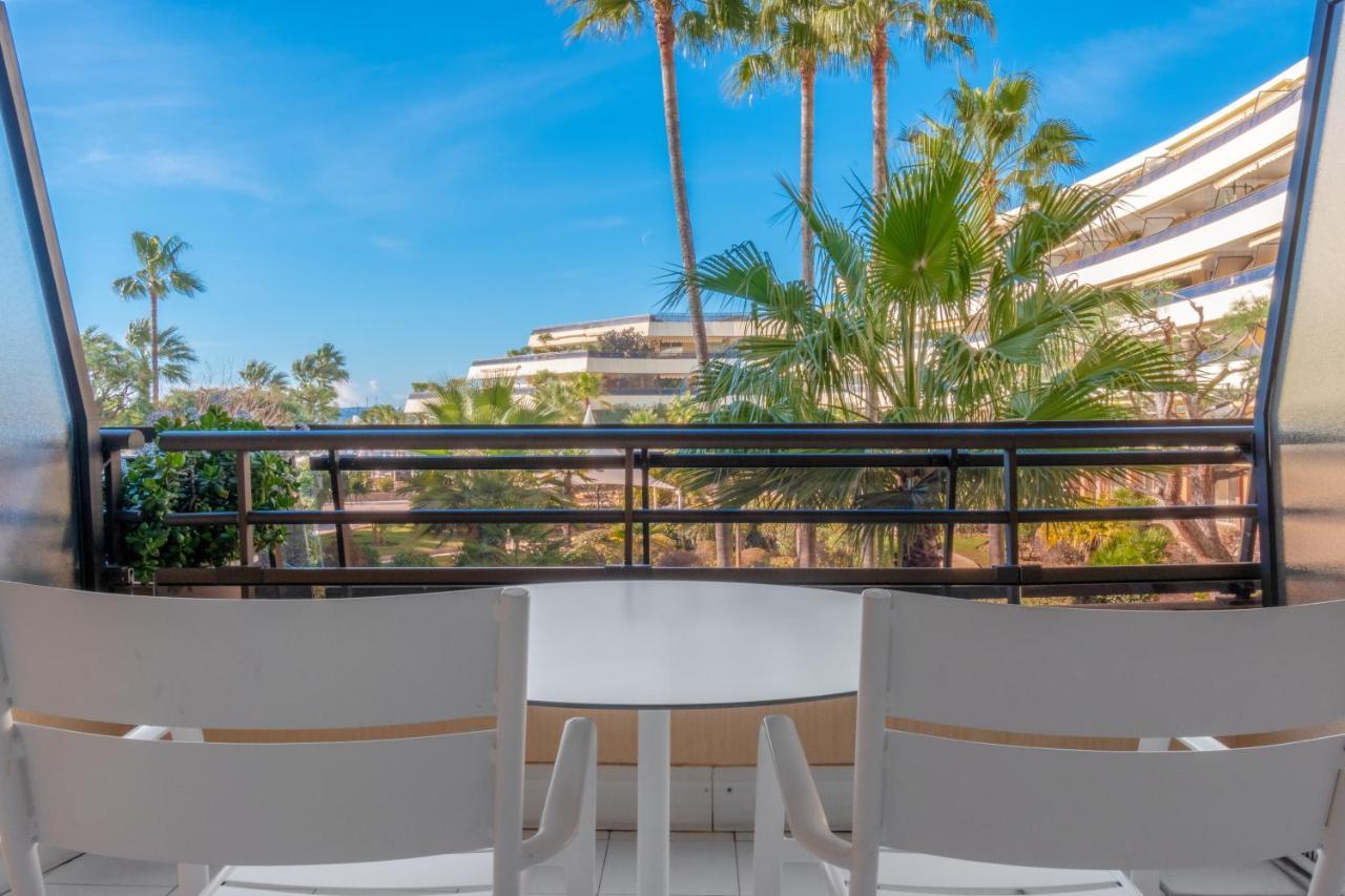 Premium Twin Room Balcony Garden View