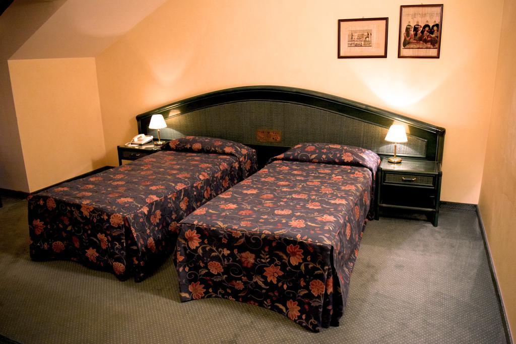 Twin Room Private Bathroom