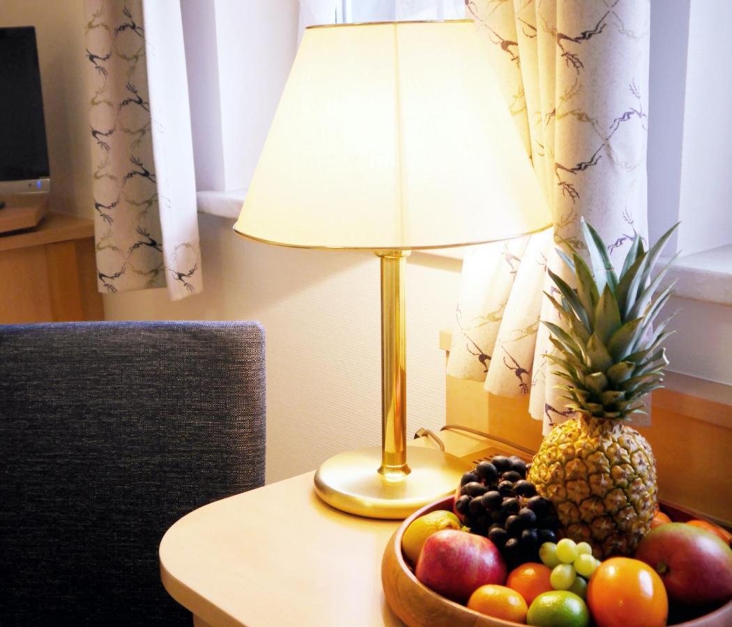 Large Single Room,1362348956:JPEG