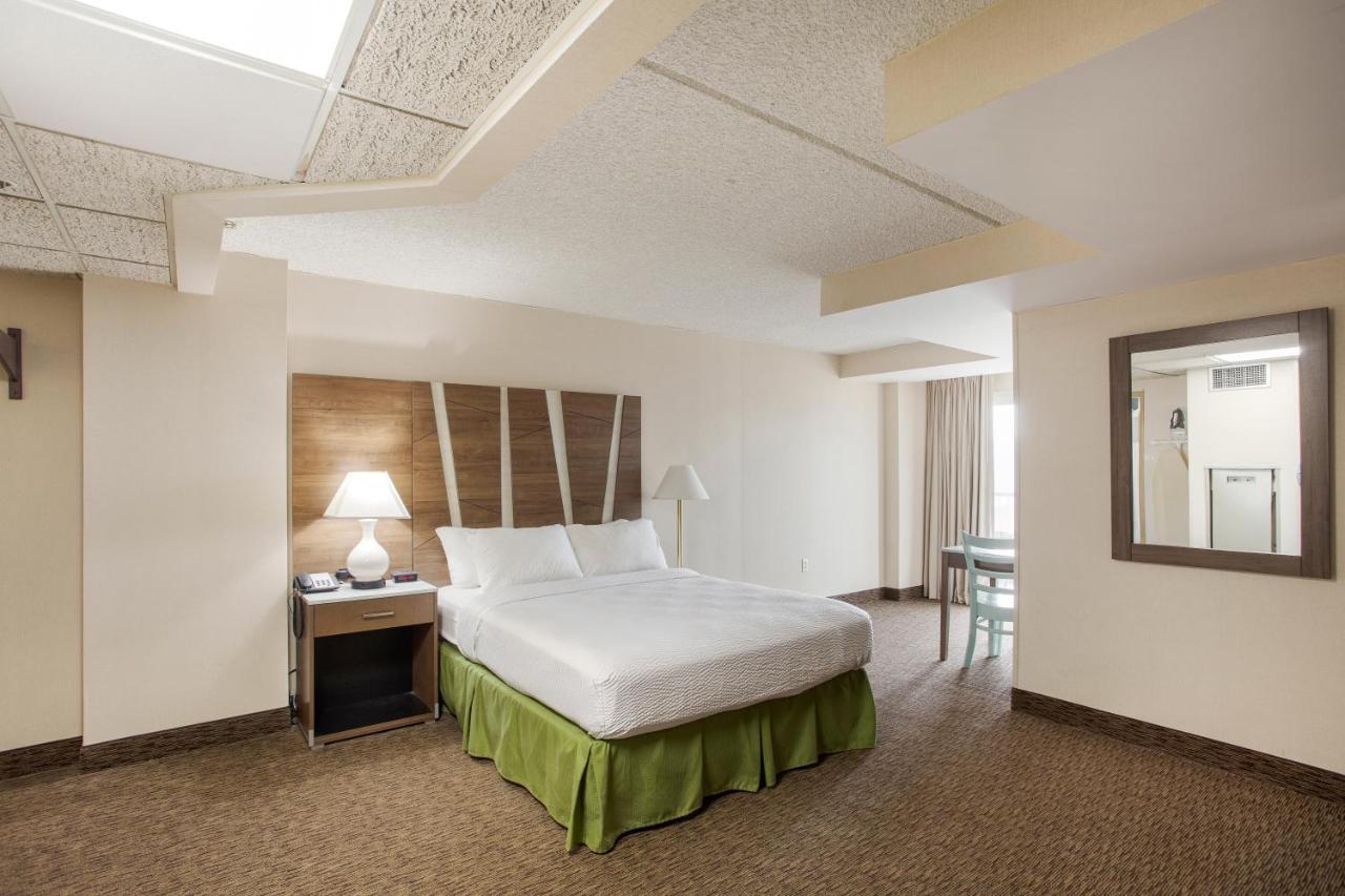 Deluxe Queen Room Side Sea View