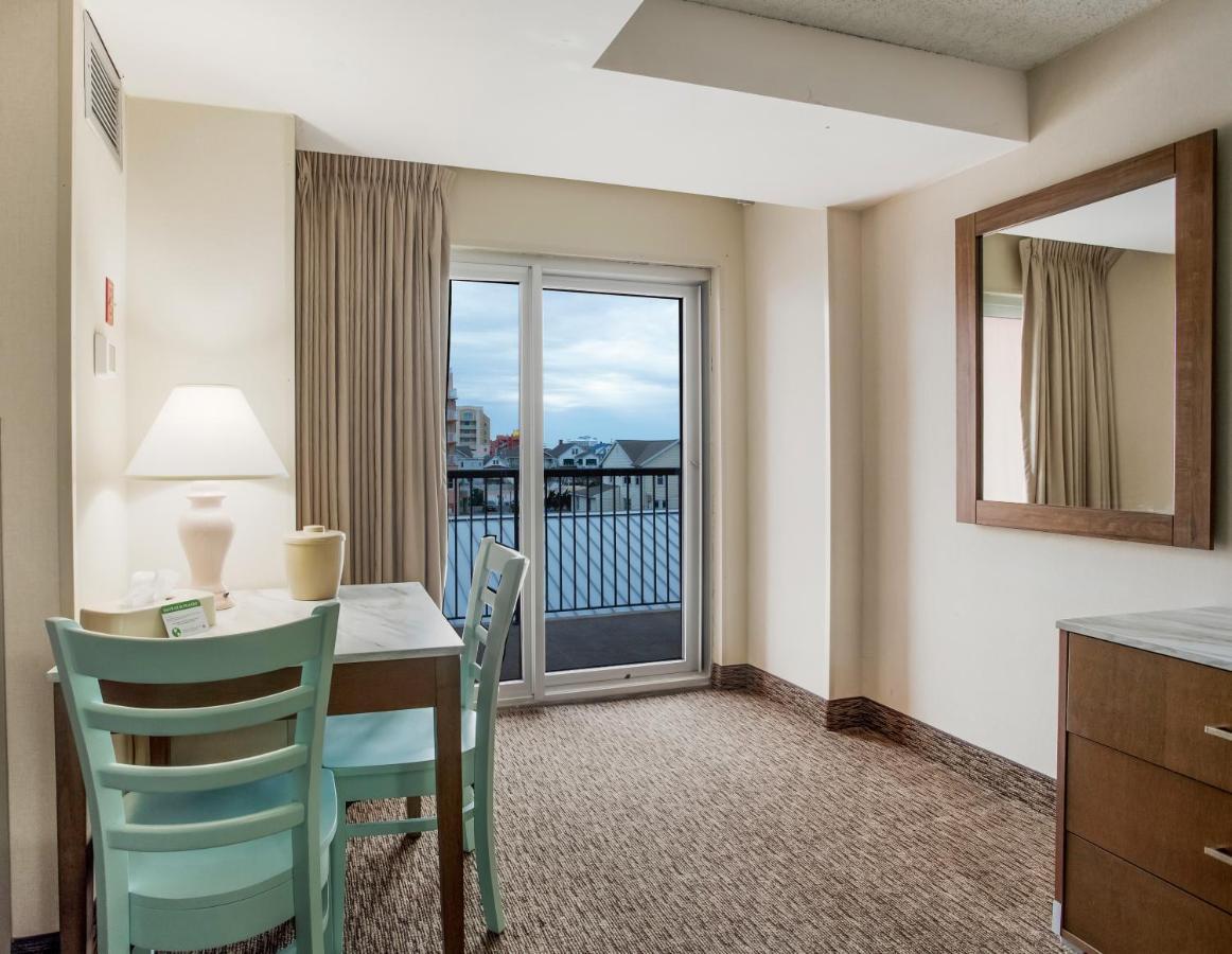 Queen Room Side Sea View