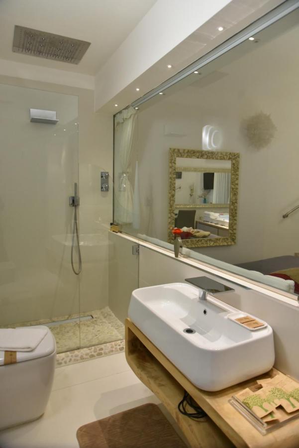 Deluxe Suite Spa Bath