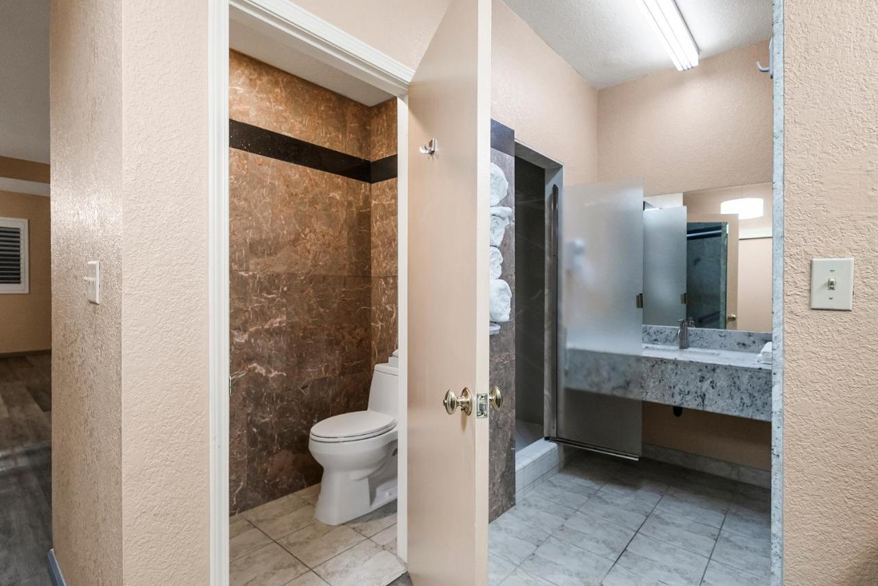 Mini Suite,1362684929:JPEG