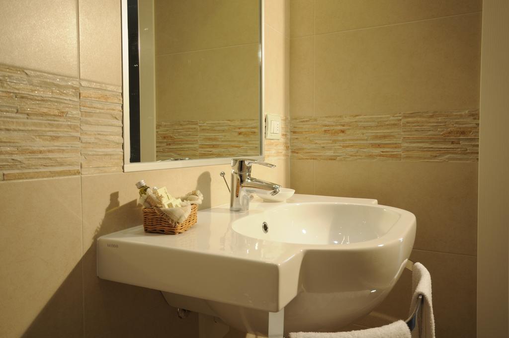 Double or Twin Room Ground Floor,136393431:JPEG