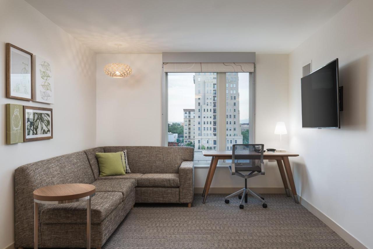 1 Bedroom Suite 1 King Sofa bed