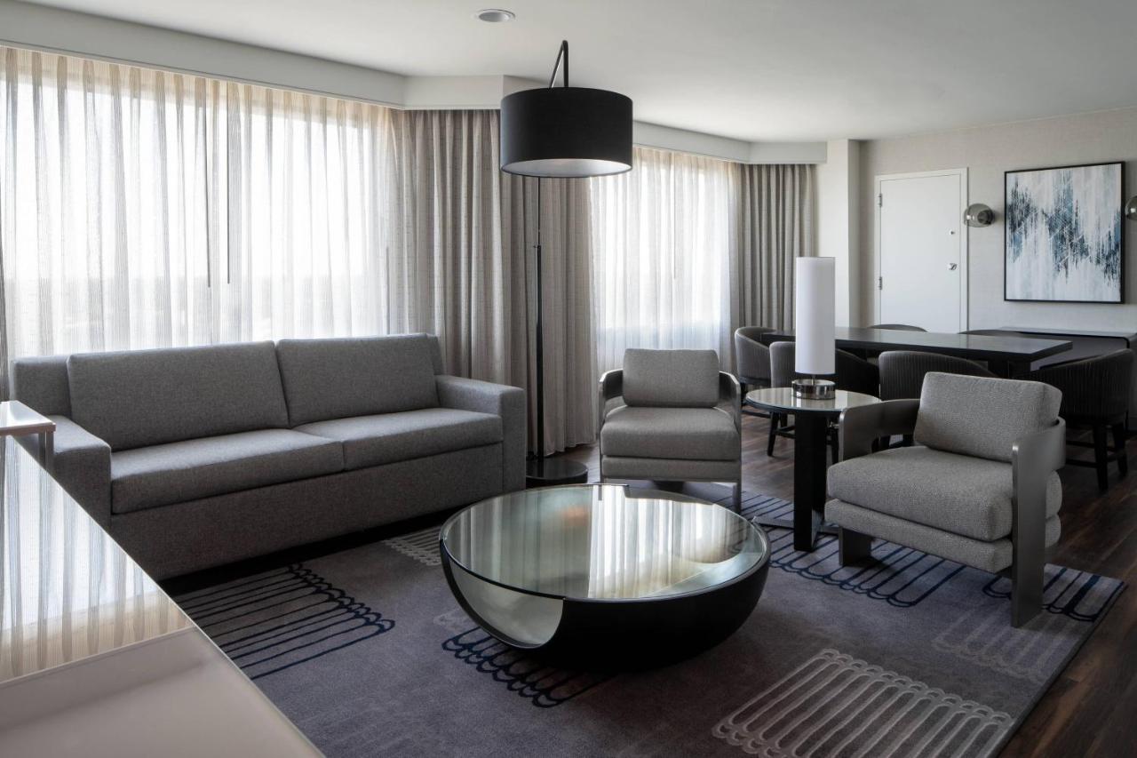 One-Bedroom King Suite Sofa Bed Club Lounge Access,1350901762:JPEG