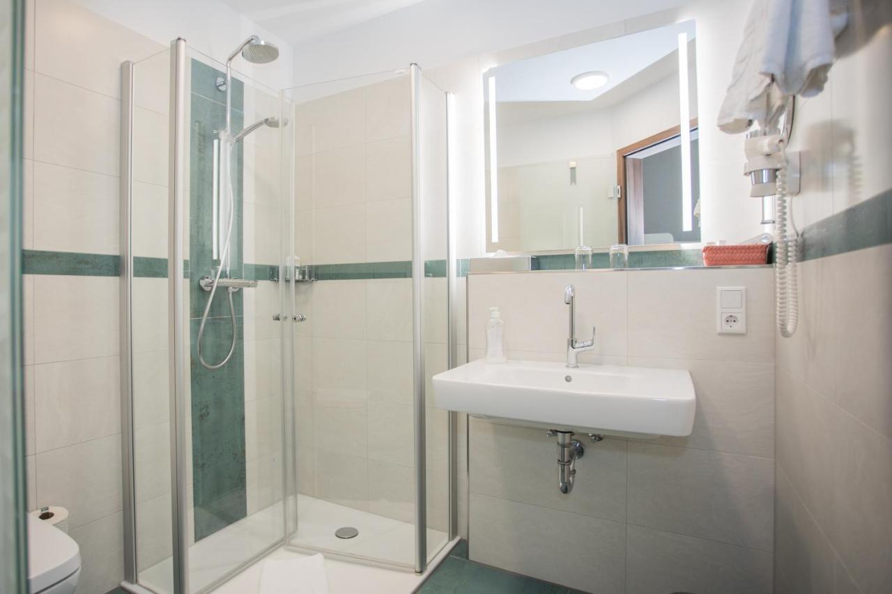 Large Double Room,1500438460:JPEG