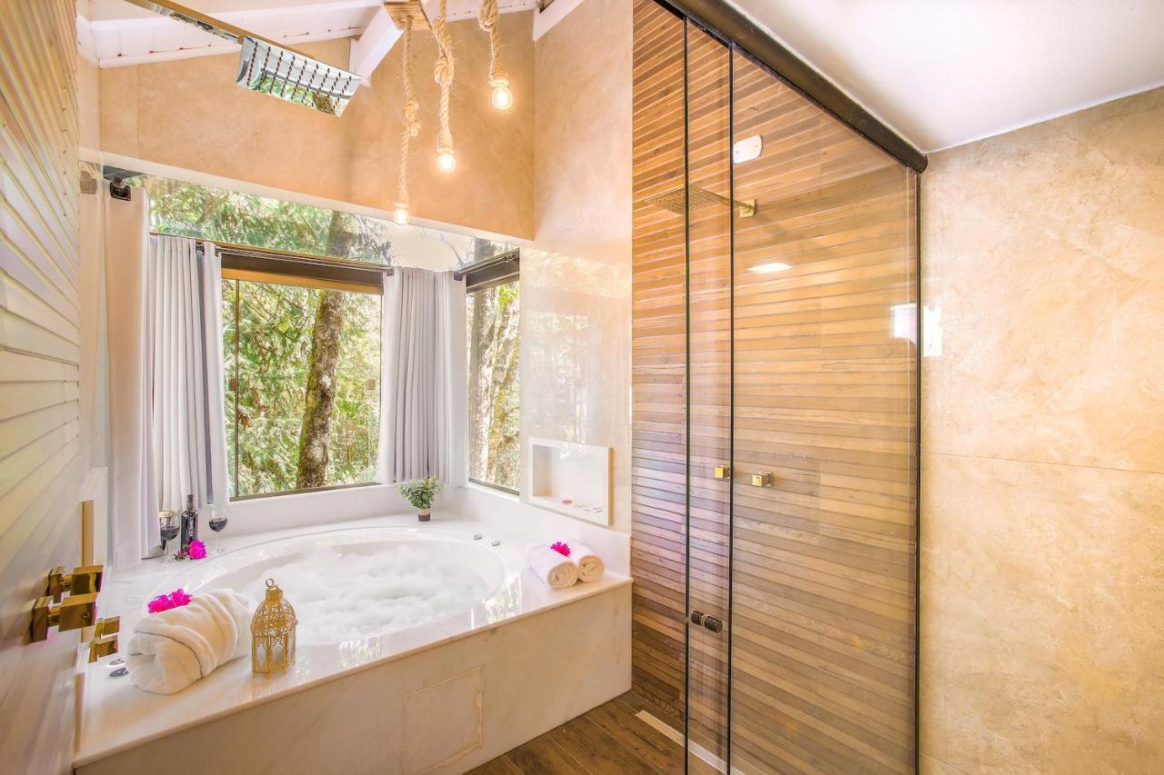 Chalé Deluxe com Hidromassagem e Chuveiro Duplo