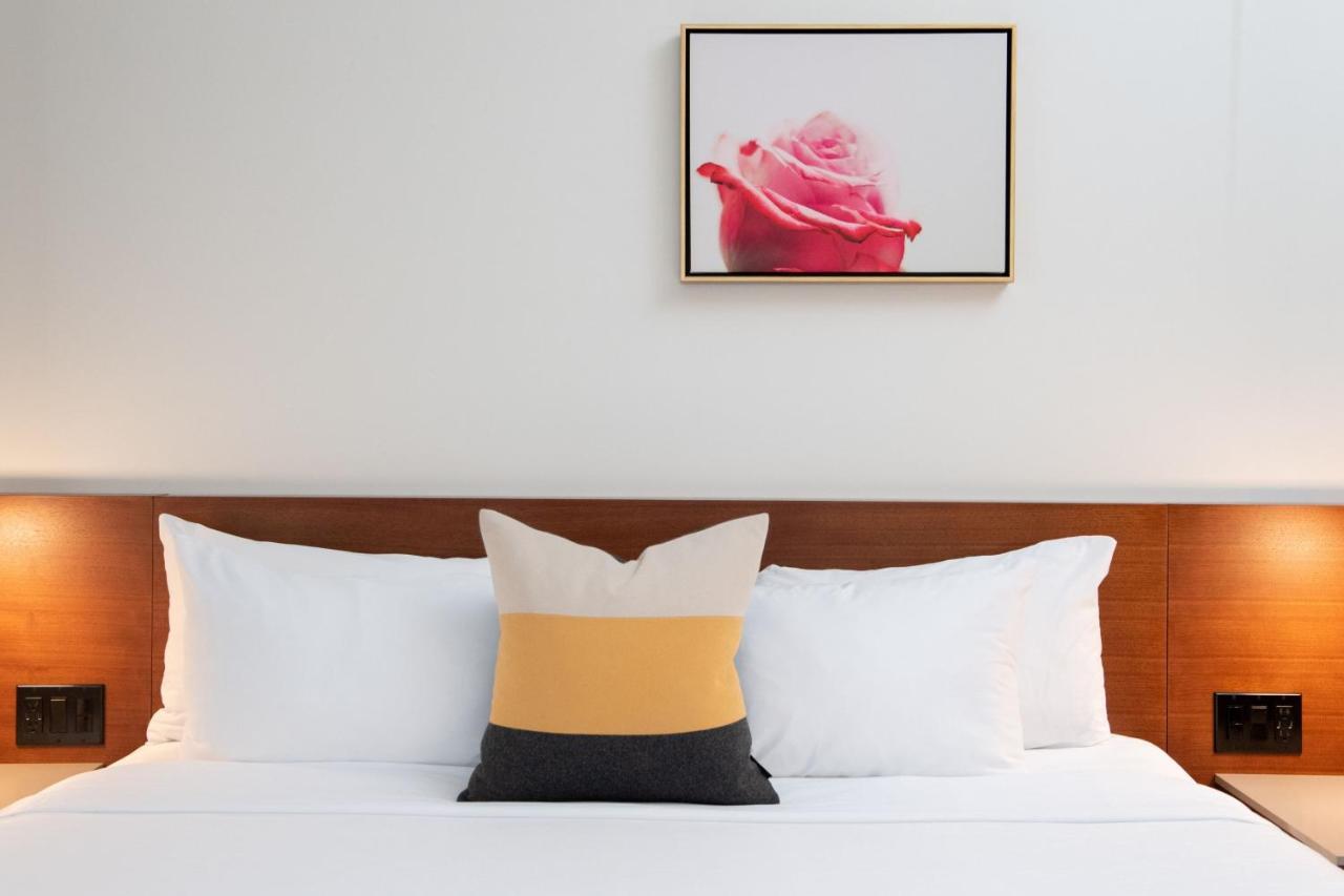 Deluxe King Room City View
