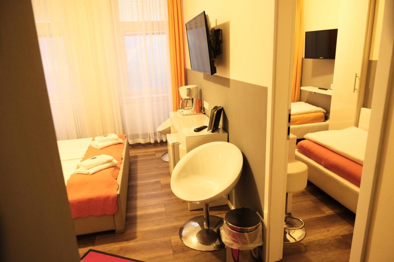 Two-Room Family Suite,1337254442:JPEG