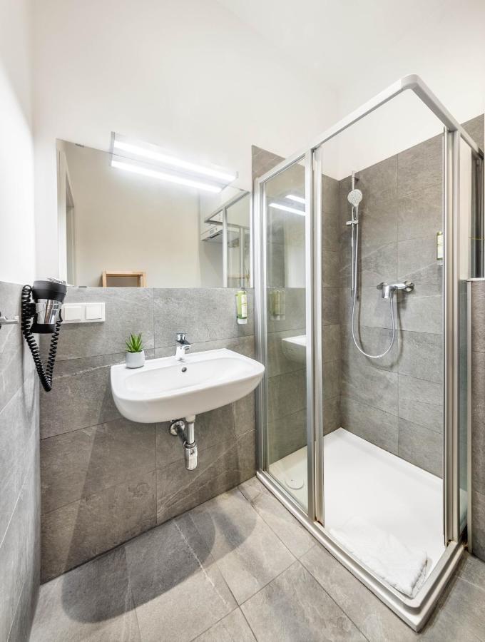 1-Bedroom Suite