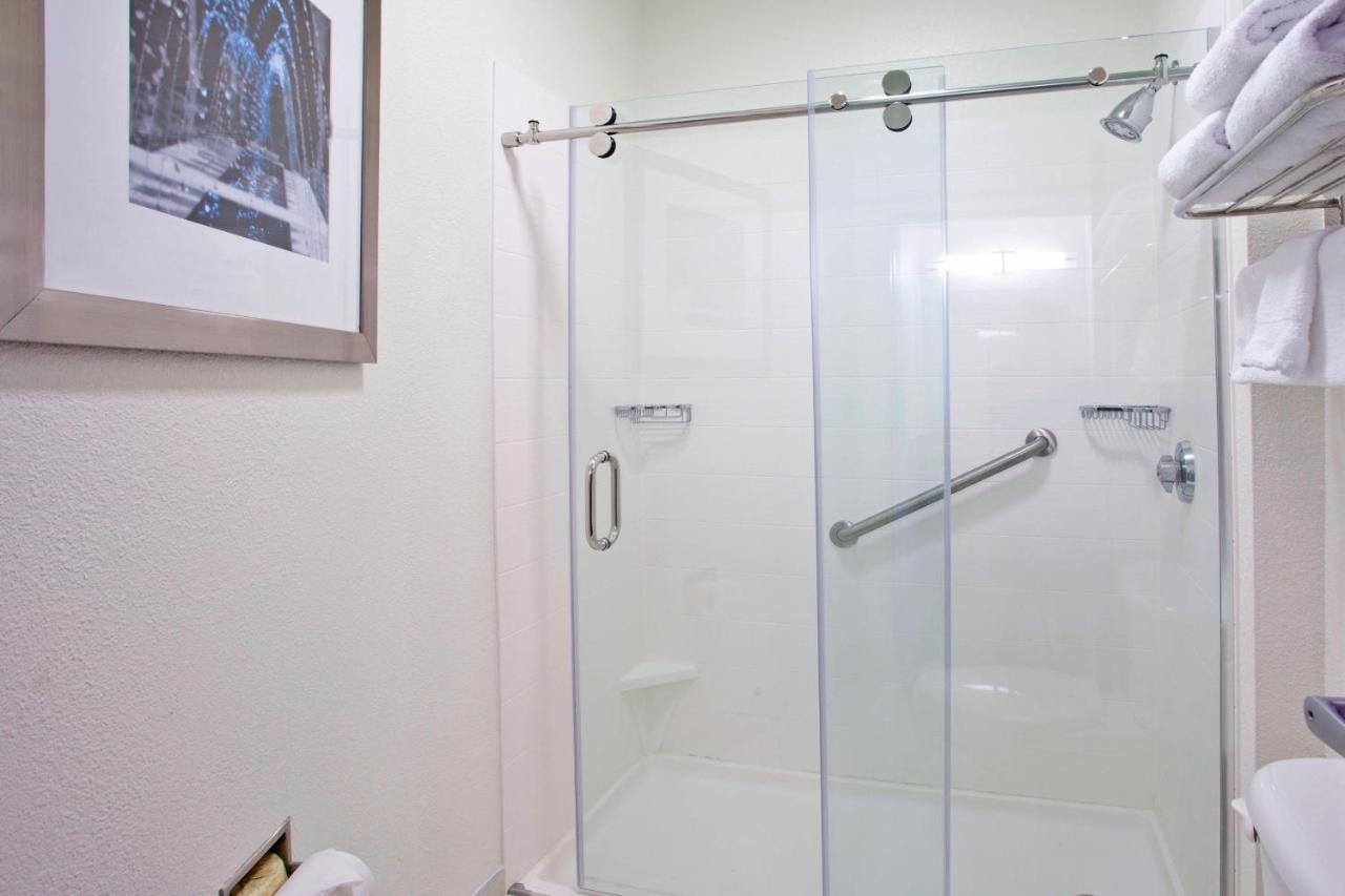 King Suite with Bathtub and Sofa Bed - Mobility Access/Hearing Accessible