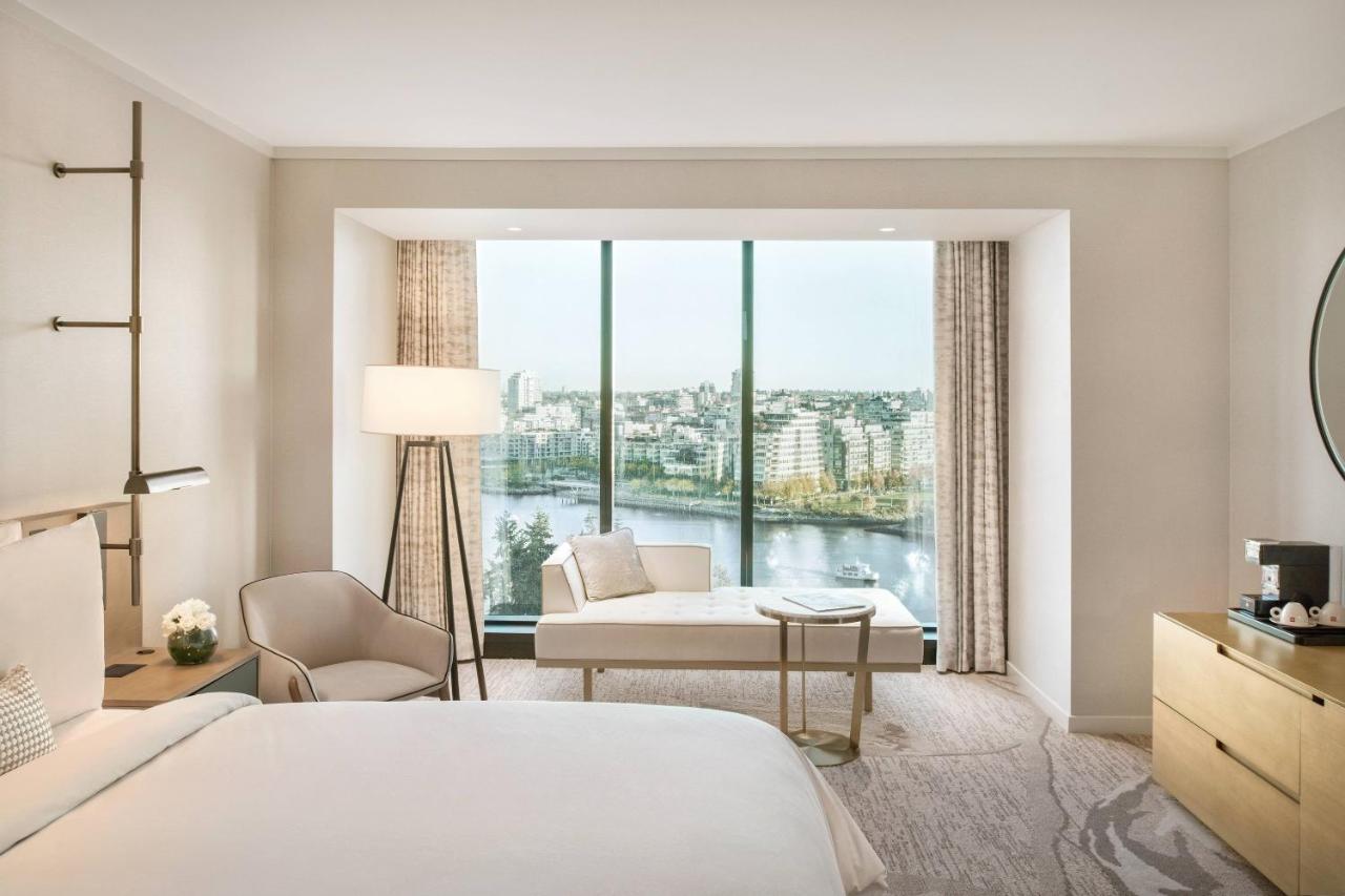 King Guest Room Water View