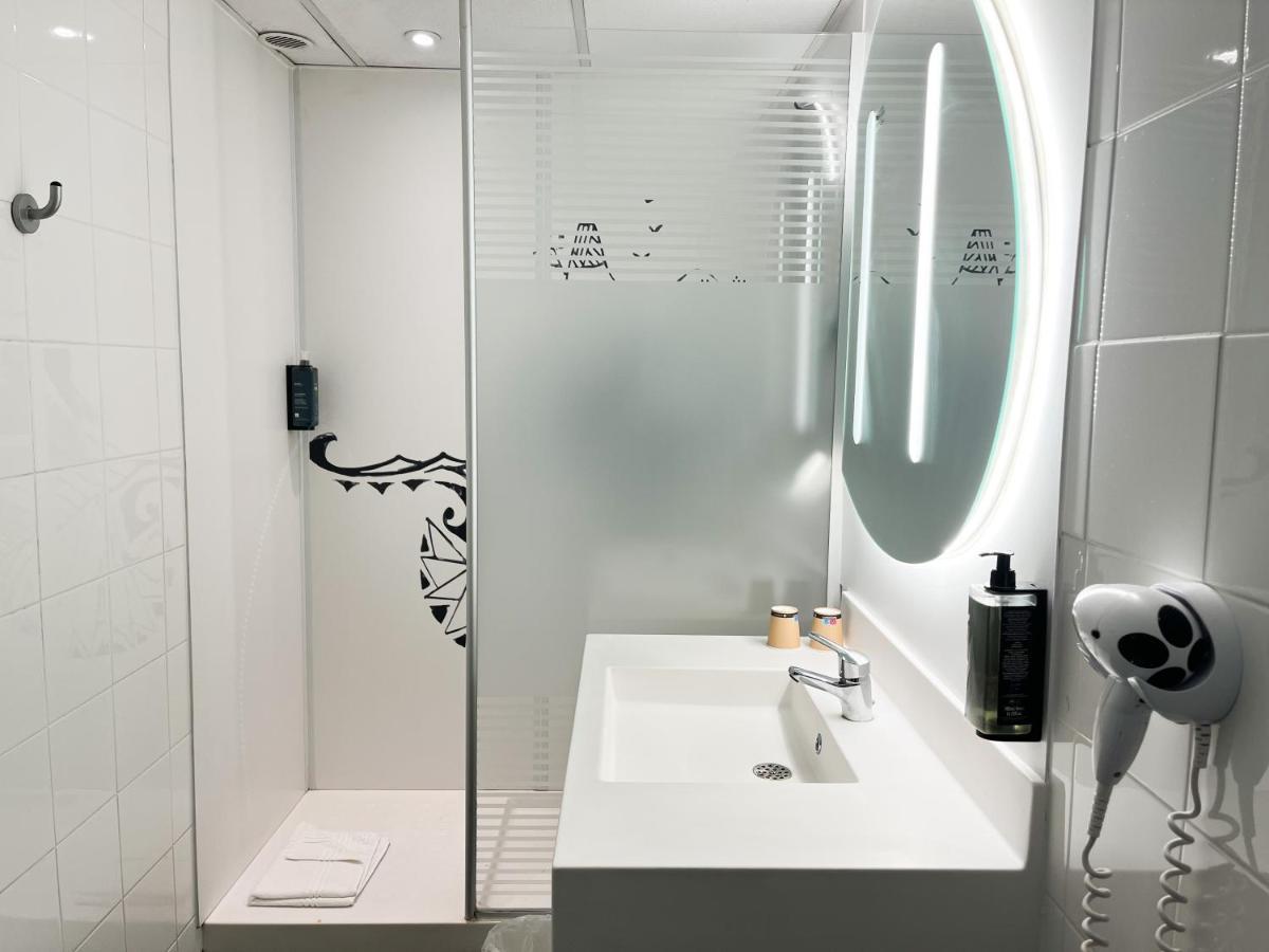 Triple room with One Double bed and One Foldable single bed,1685079909:JPEG