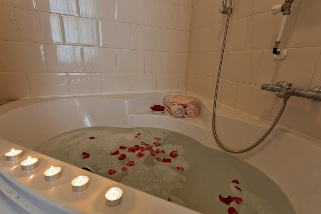 Deluxe Double Room Bath